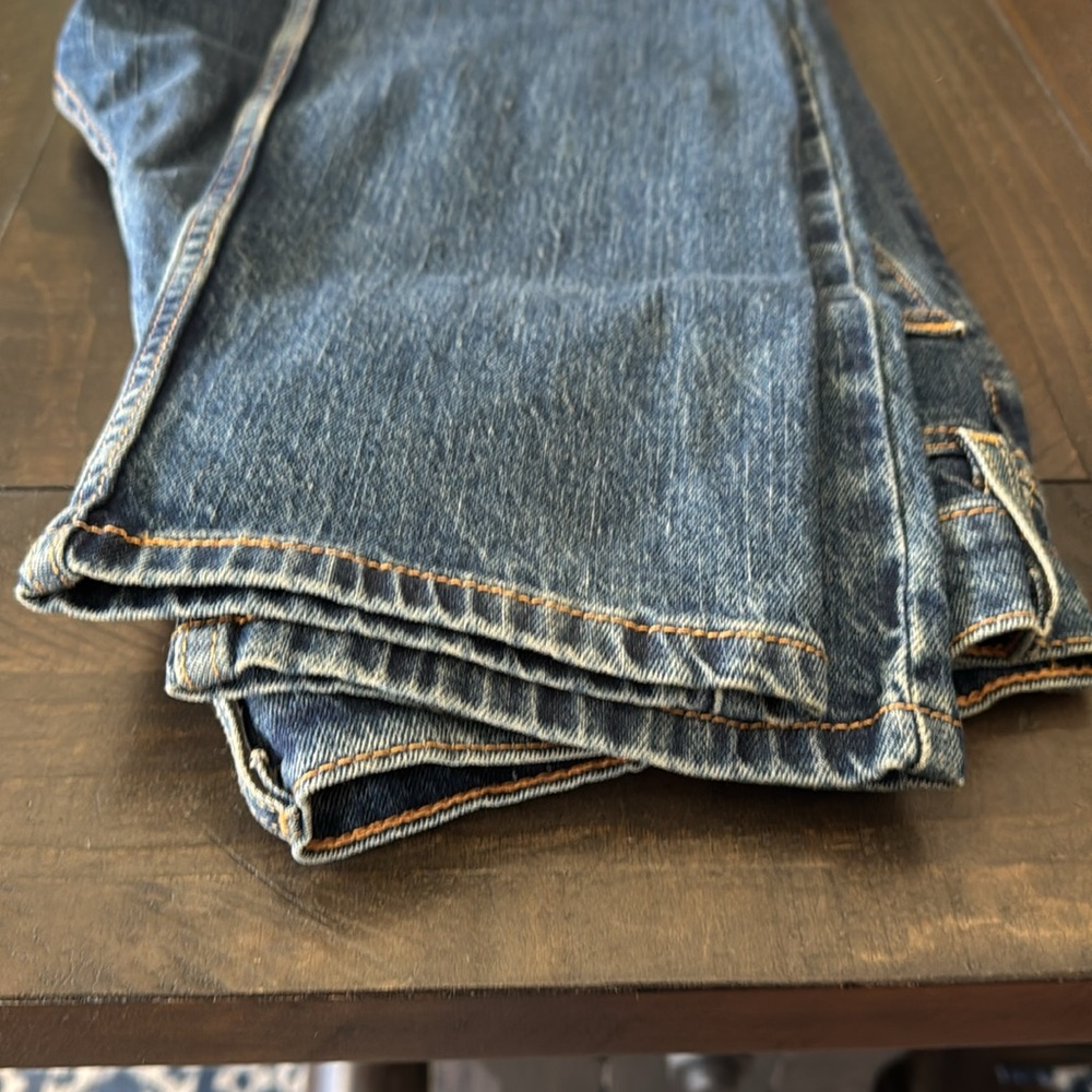 Men's Levi Strauss & Co. Blue Jeans. Size 32" W 34" L - Picture 12 of 16